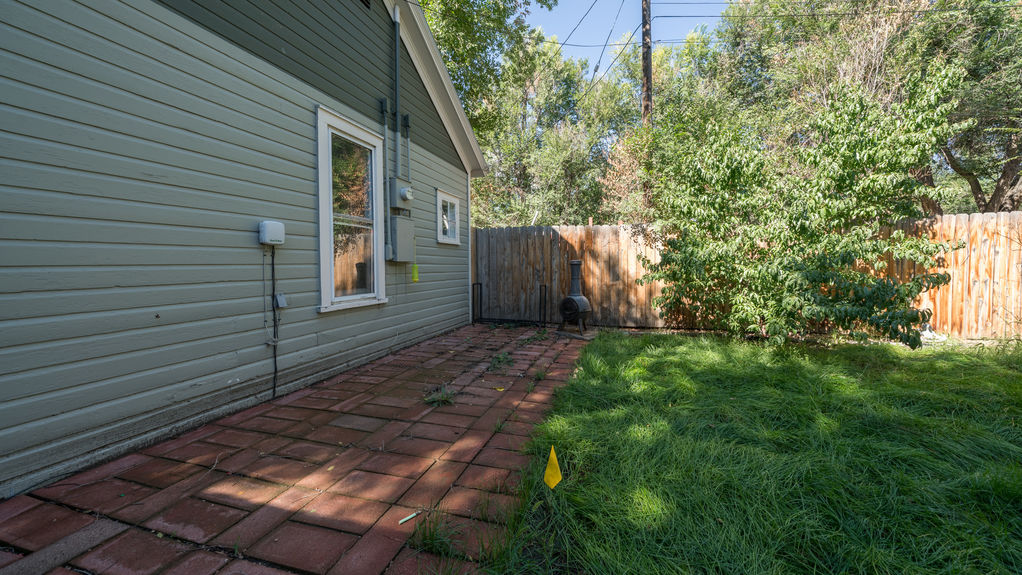 520 Pikes Peak- Back Yard Alt