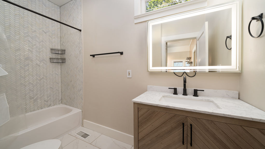 520 Pikes Peak- Bathroom