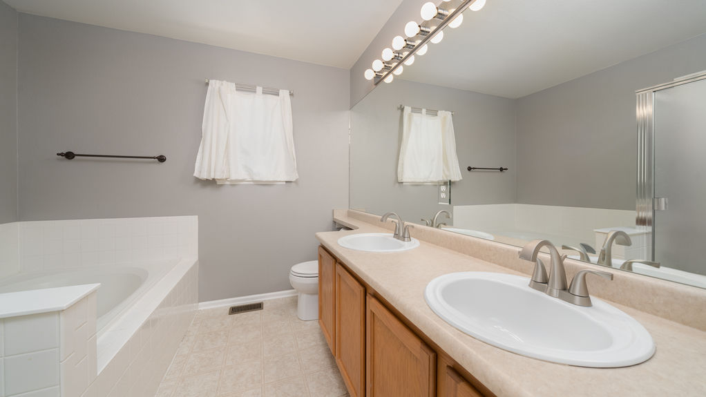 Cabriolet- Primary Bathroom