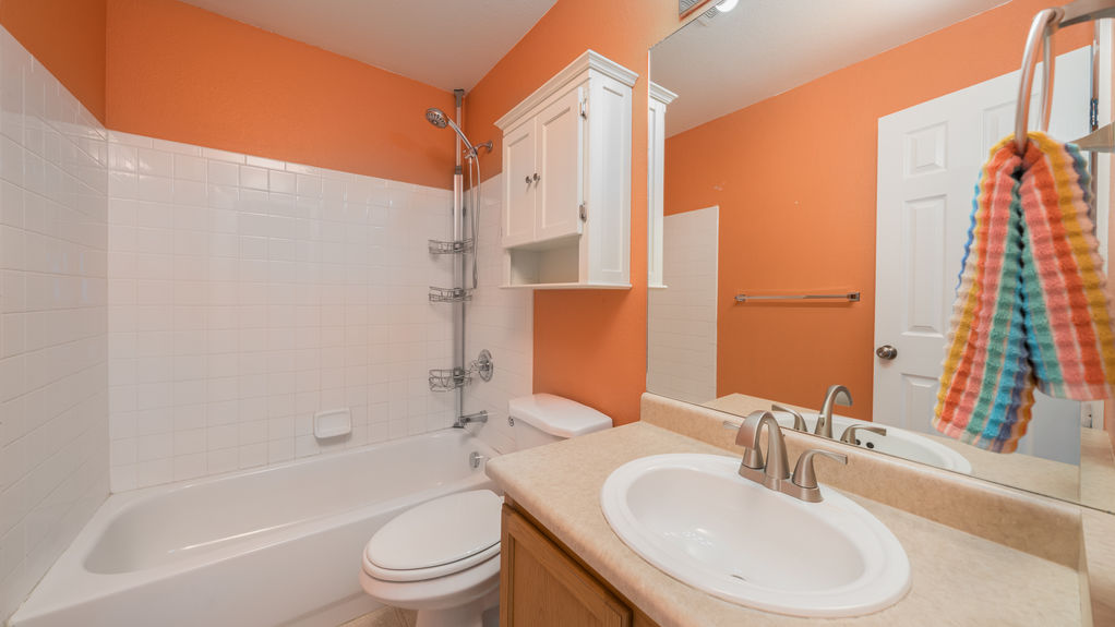 Cabriolet- Upstairs Bathroom