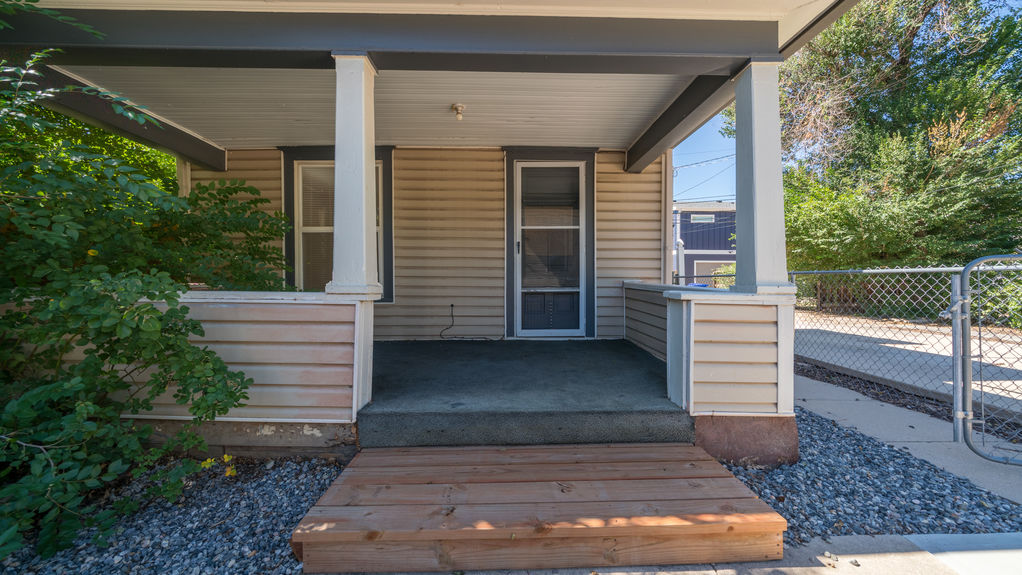 1215 Colorado- Front Porch