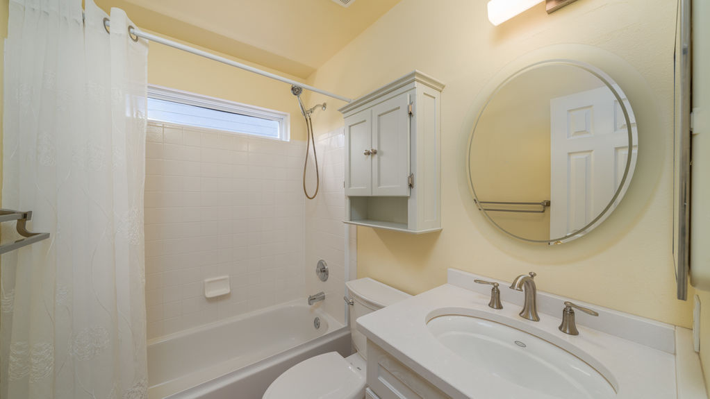 Cooper River- Main Level Bathroom