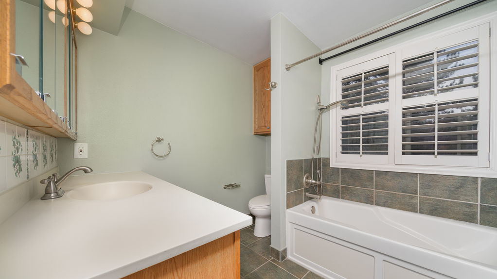 Autumn Hts- Bathroom