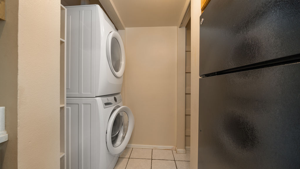 Autumn Hts- Laundry Room