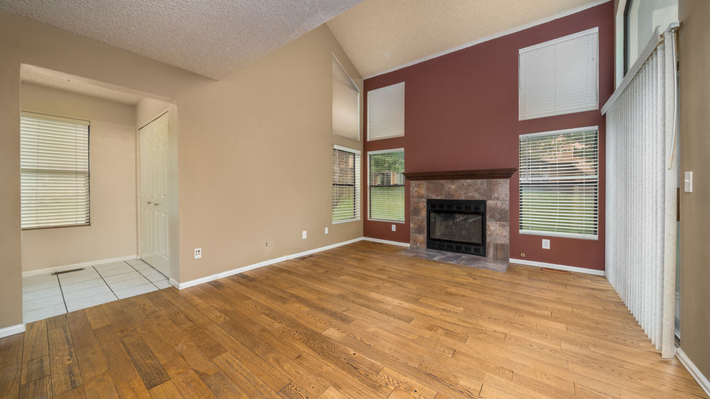 Autumn Hts- Living Room