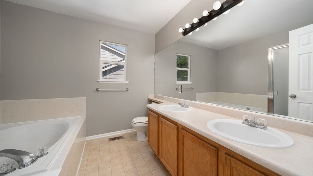 Hawk Meadow- Primary BAthroom