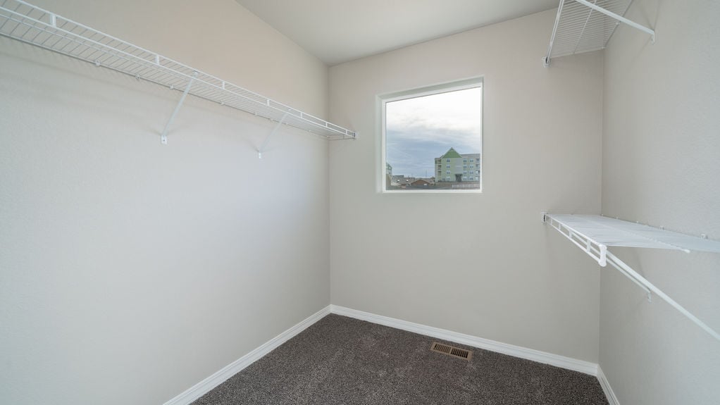 Lenexa-Primary Walk In Closet