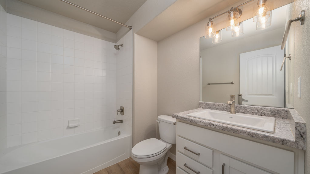 Palomino- Upstairs Bathroom