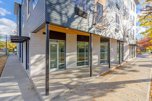 990 Broadway St NE 001