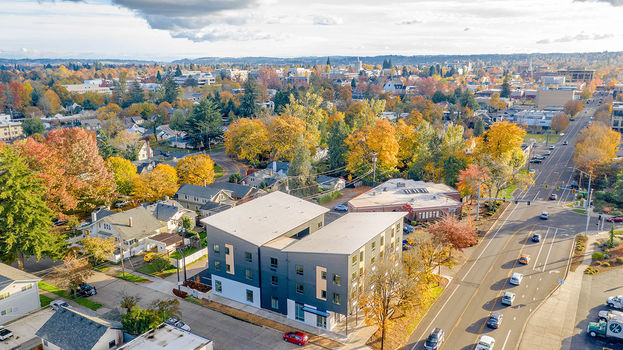 990 Broadway St NE 013