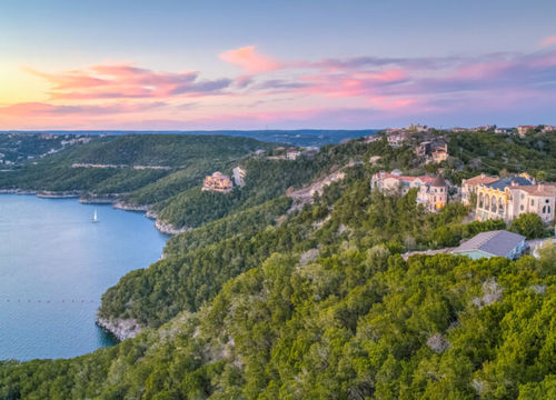 Luxury houses on the coast of Lake Travis in Austin,  Texas