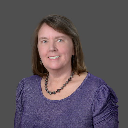 Stephanie Headshot grey - MA Homes LLC