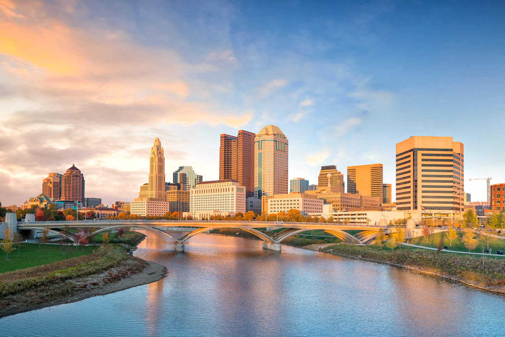 View-of-downtown-Columbus-Ohio-Skyline-at-Sunset