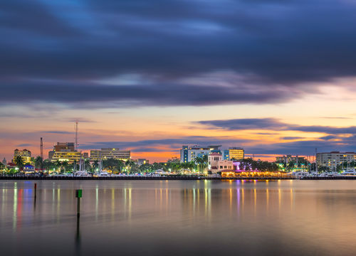 Bradenton,,Florida,,Usa,Downtown,Cityscape,On,The,Manatee,River,At