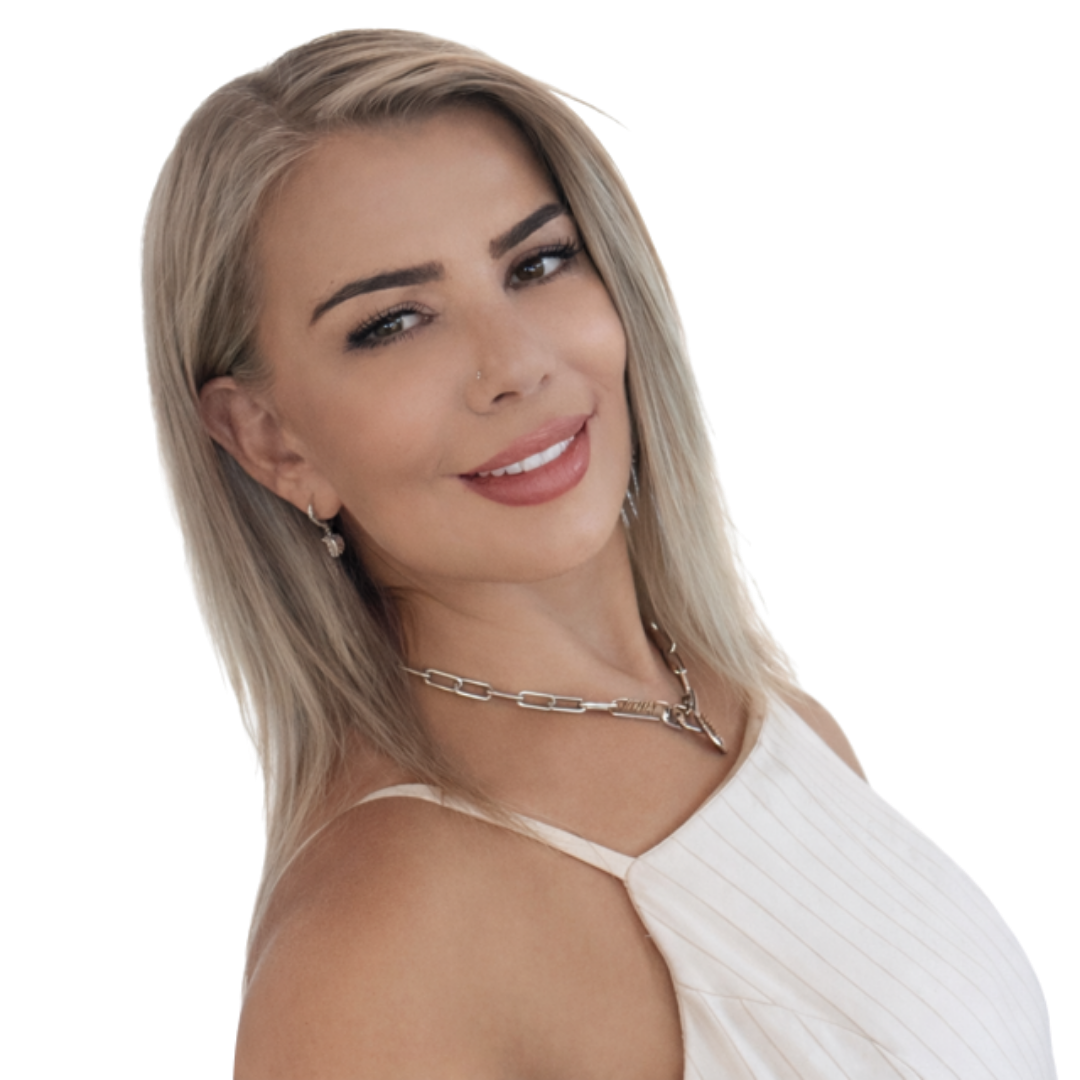 Samara Janoura headshot (1)