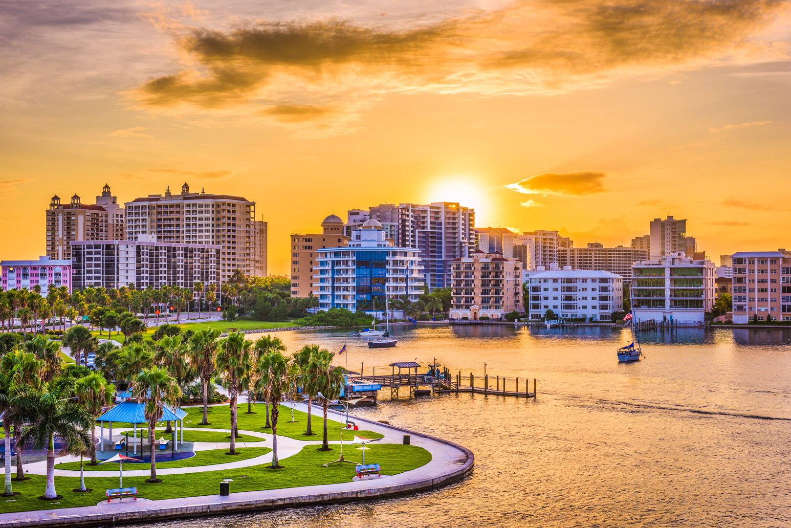 Sarasota,-Florida,-USA-downtown-skyline-on-the-bay-at-sunrise.