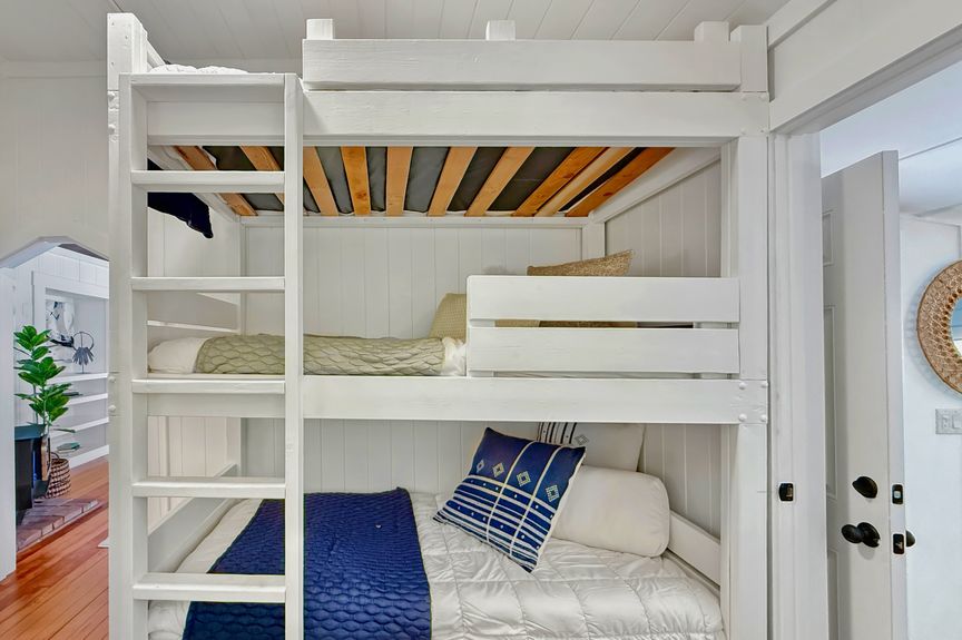 16-BUNK - 0dd338c7b7c8cb261a768c4f5a39192f11e06f0d