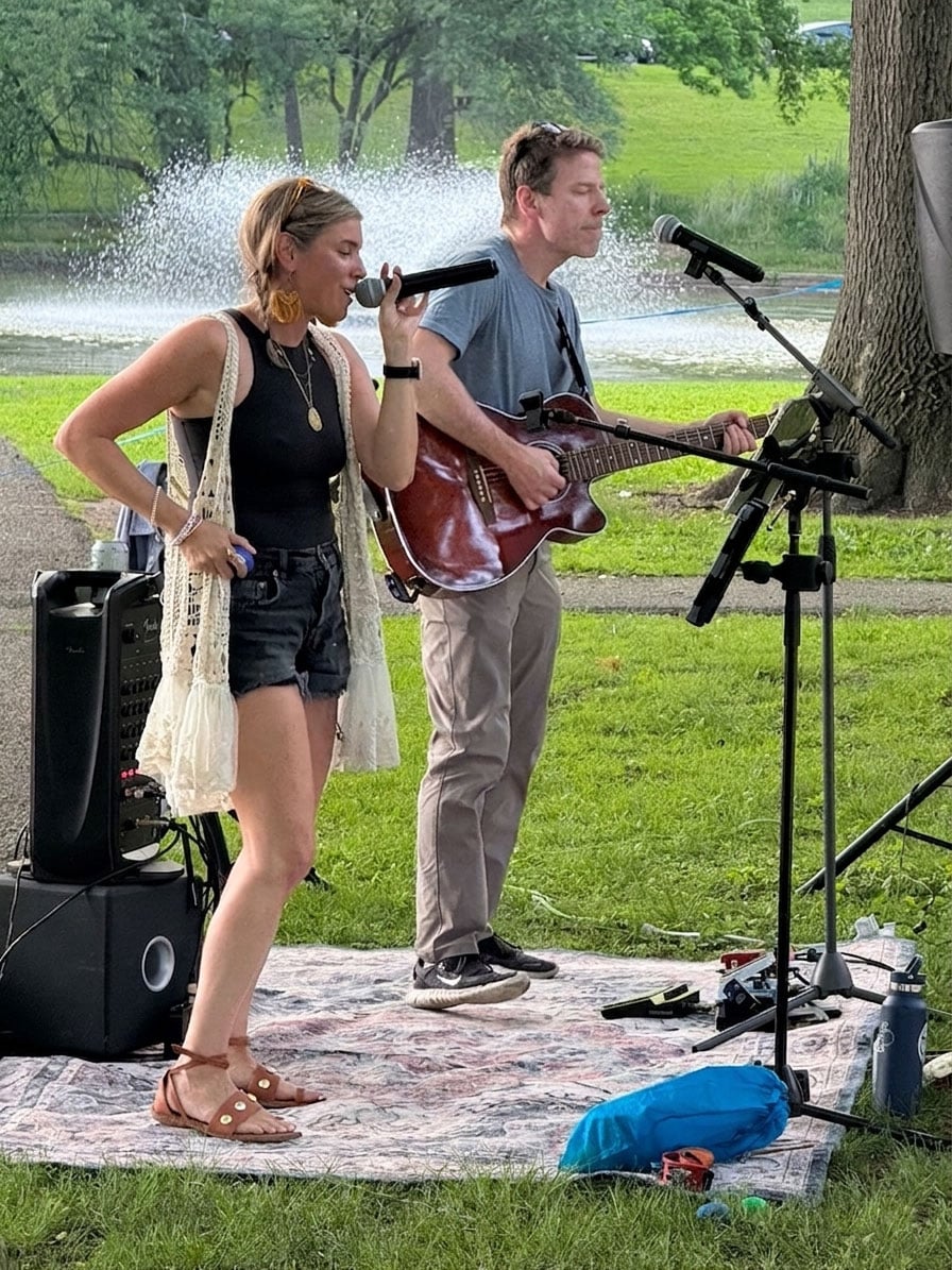 Singers-at-Meadowland-Park