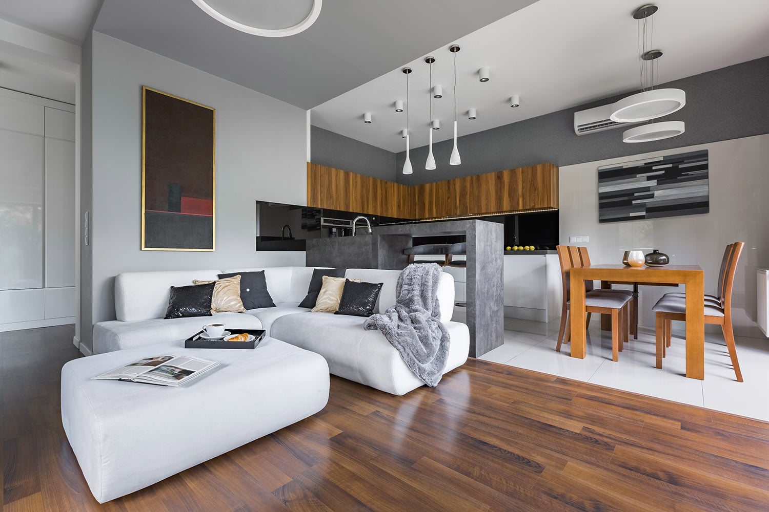 Elegant,Apartment,With,Kitchen,With,Dining,Area,Open,To,Living