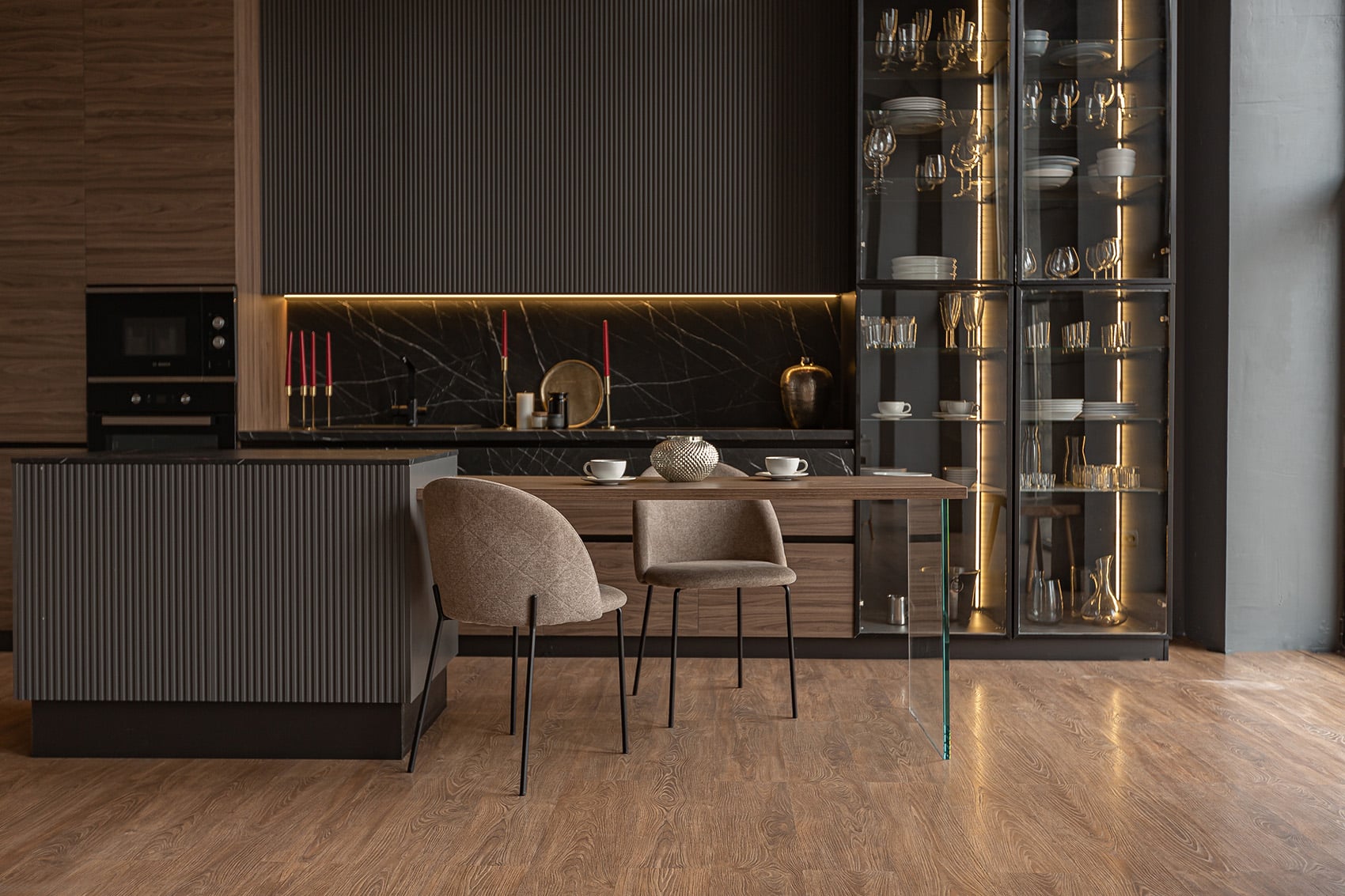 Kitchen,Veiw,Of,A,Chic,Modern,Design,Of,A,Dark