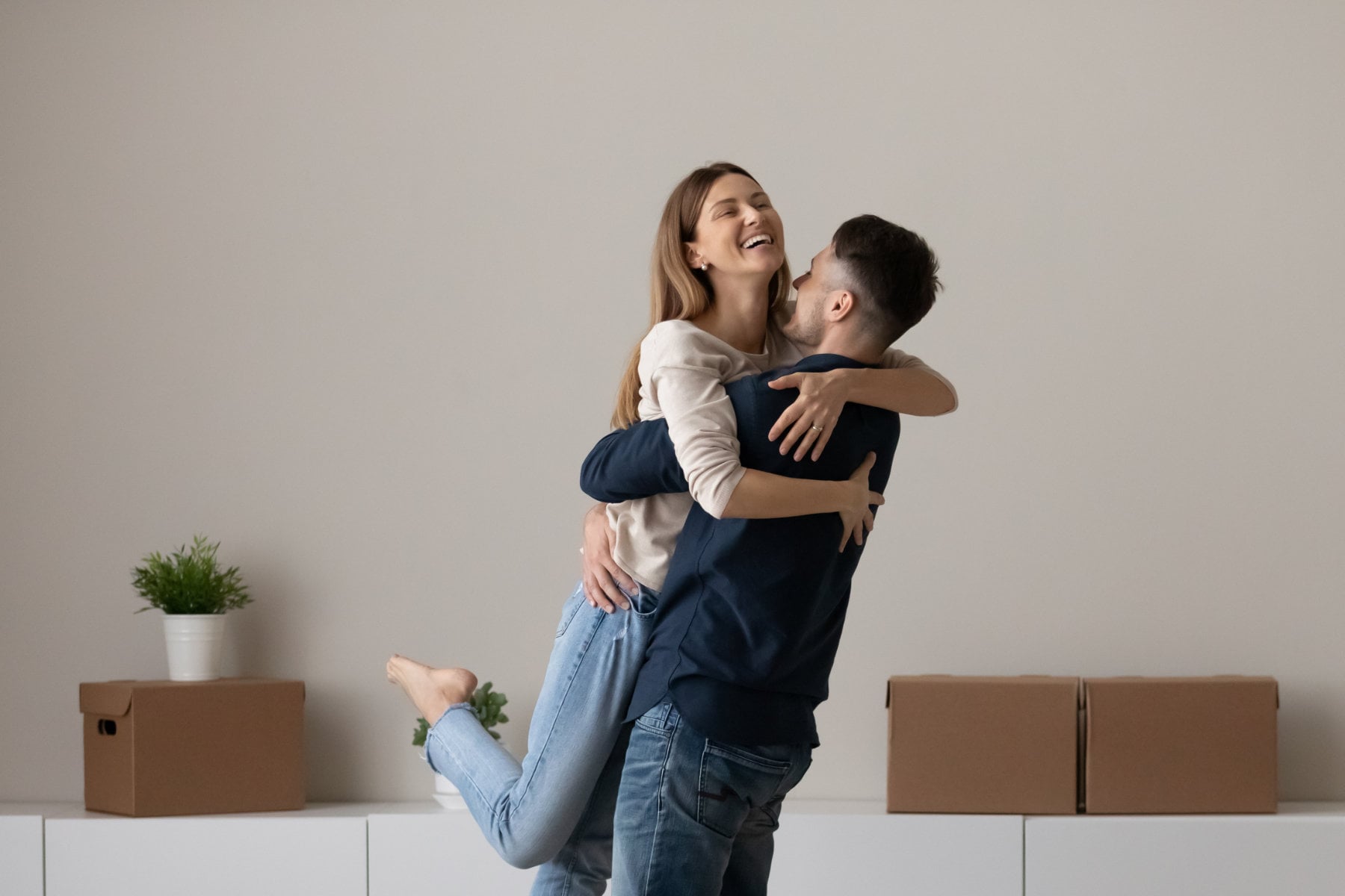 Smiling,Young,Man,And,Woman,Hug,Relax,On,Moving,Day