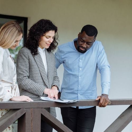6 Benefits of Working with a Local Real Estate Agent