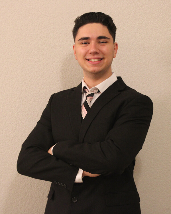 Aaron Kushmakov (headshot)