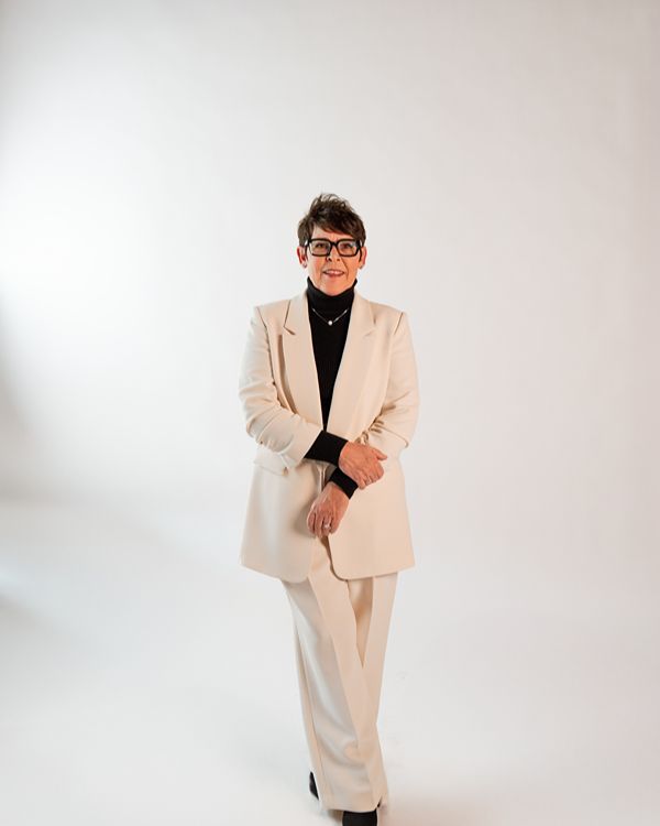 Juli Forsyth (1) (1)