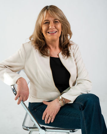 Nanette Luft