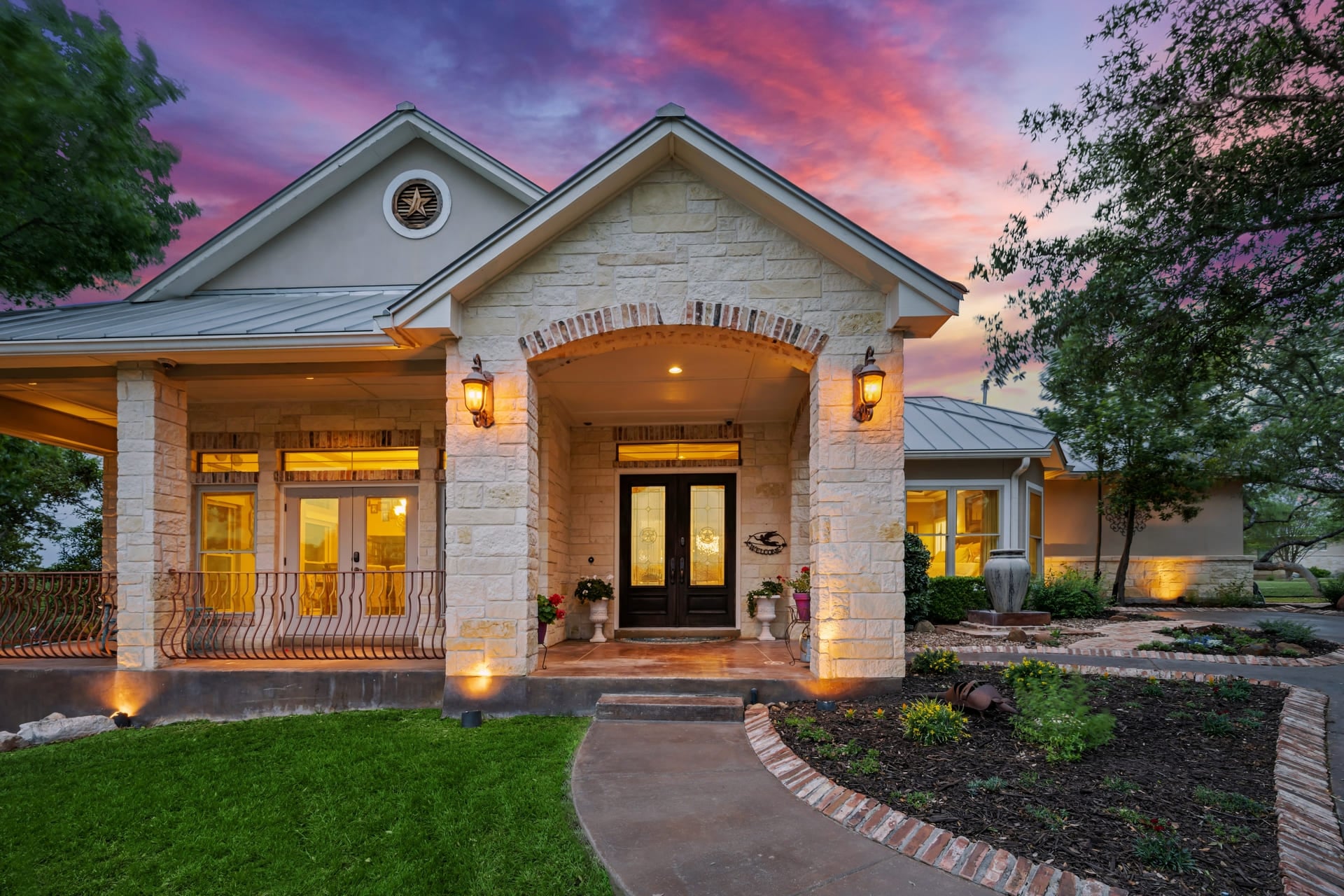 Dallas, texas - april 2023 a home at sunset 1