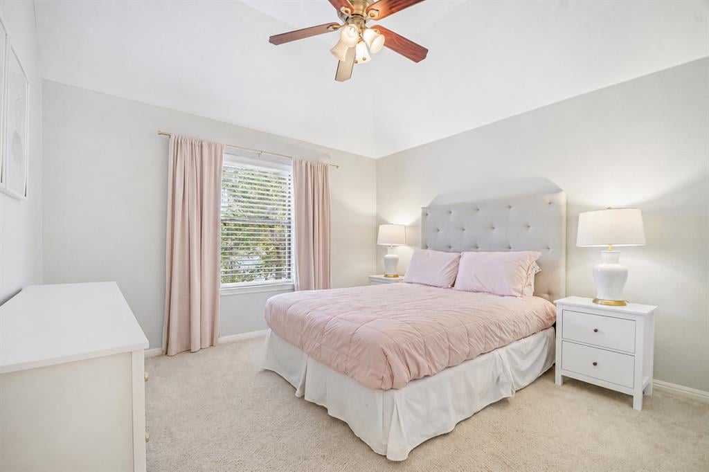 Upstairs bedroom with vaulted ceiling at 8008 Ladera Verde Dr, Austin TX