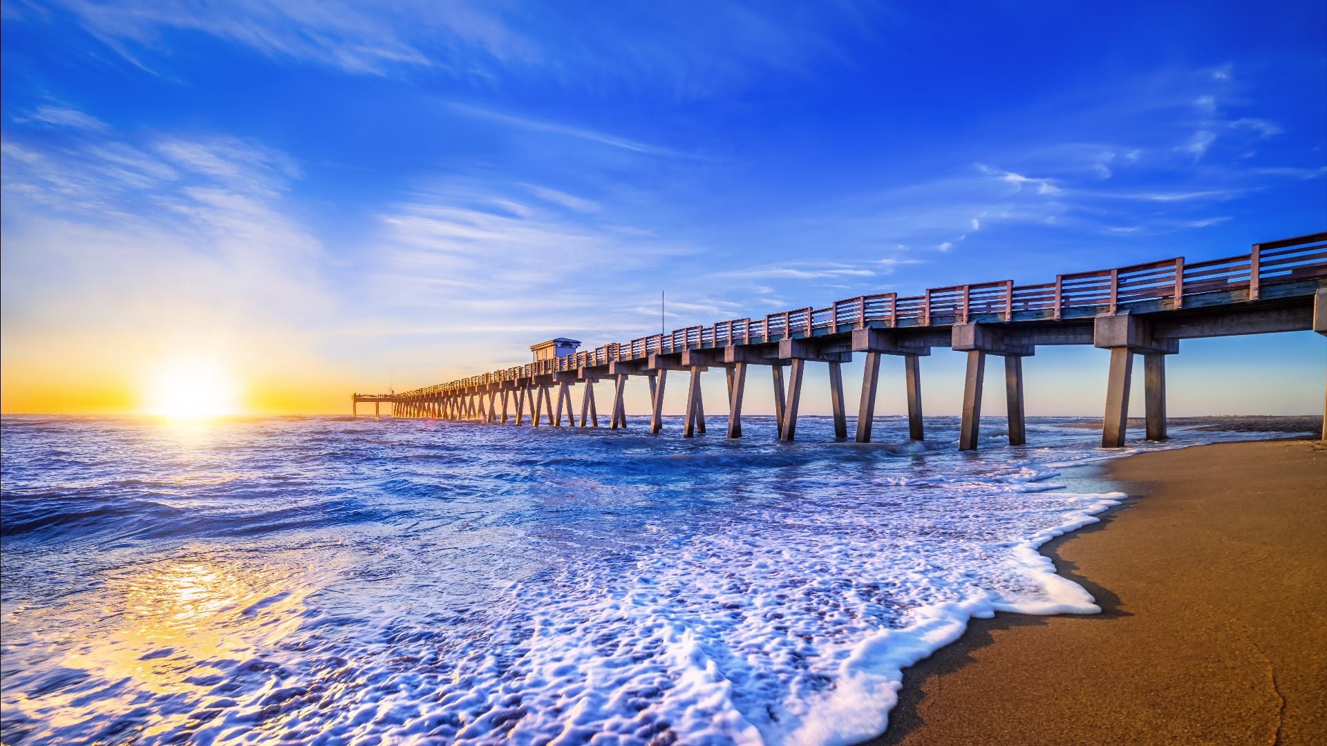 famous pier of venice while sunset, florida