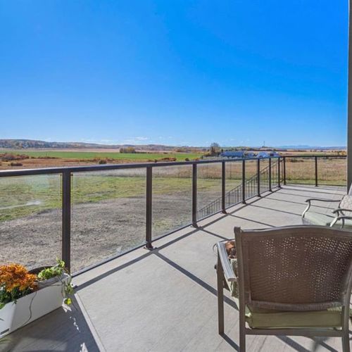 Acreage vs. Town Living: Which Lifestyle Fits You Best?