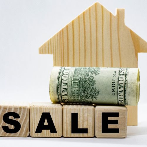 Should You Sell First or Buy First? A Guide for Okotoks Homeowners
