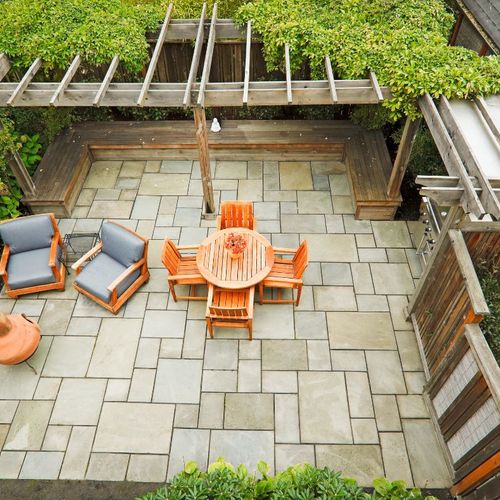 Why Homes With Great Outdoor Spaces Sell Faster in Summer