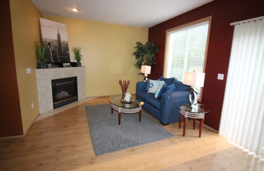 12402-64th-ave-e-puyallup-98373-living-room
