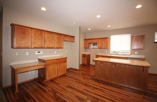 308 Phoenix Ave SW Orting 98360 Kitchen