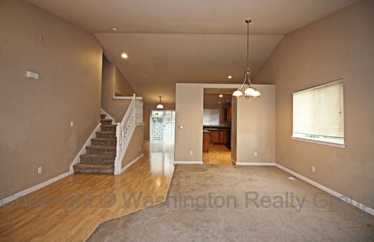 17016 140th Ave Puyallup Living Room