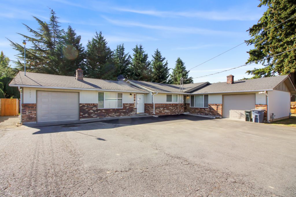 Duplex For Sale in Puyallup 98372 10221024 7th Ave SE Washington