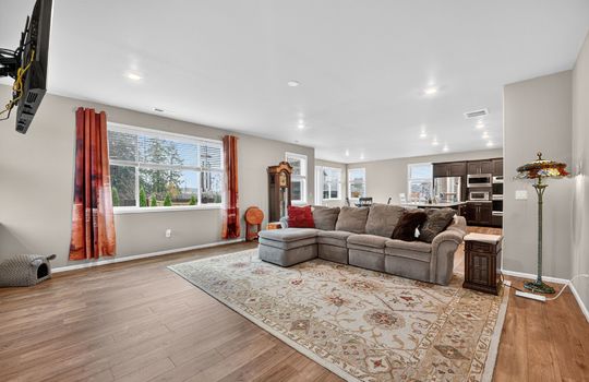 07_17824_128th_Ave_Ct_E_Puyallup_WA_98374_USA-Living_room-DSC_0448