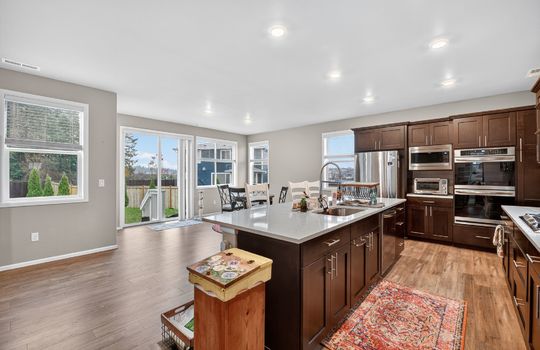 12_17824_128th_Ave_Ct_E_Puyallup_WA_98374_USA-Kitchen-DSC_0437