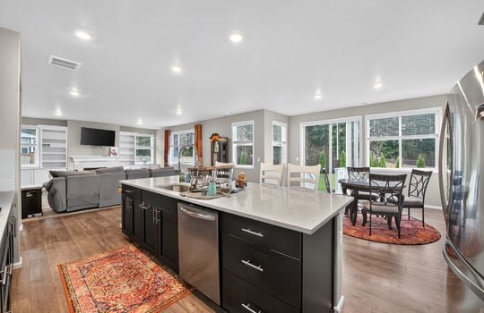 16_17824_128th_Ave_Ct_E_Puyallup_WA_98374_USA-Kitchen-DSC_0443