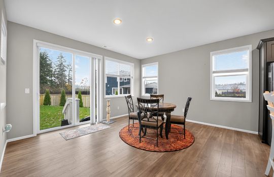 17_17824_128th_Ave_Ct_E_Puyallup_WA_98374_USA-Dining_room-DSC_0452