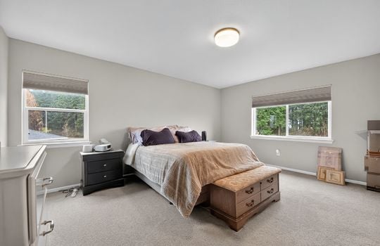 18_17824_128th_Ave_Ct_E_Puyallup_WA_98374_USA-Bedroom-DSC_0461