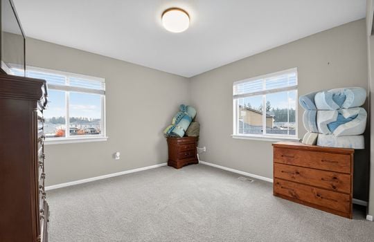 19_17824_128th_Ave_Ct_E_Puyallup_WA_98374_USA-Bedroom-DSC_0468