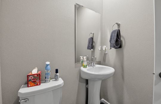 24_17824_128th_Ave_Ct_E_Puyallup_WA_98374_USA-Bathroom-DSC_0454