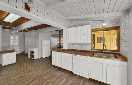 13-22115 Maple Drive-13