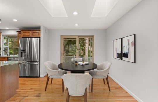 15-DSC07193-dining-slider-backyard