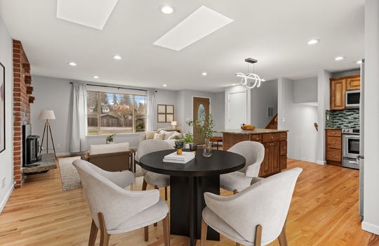 16-DSC07199-wide-main-level-overview-feels like this looks awkward