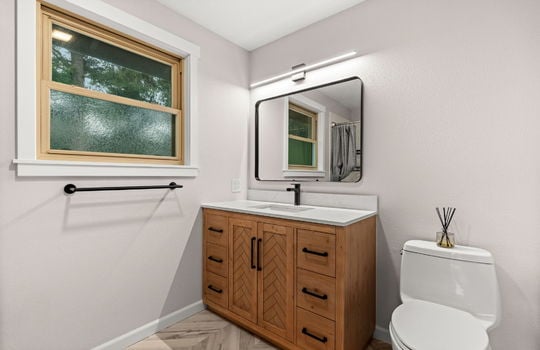 21-DSC07220-upper-bath-vanity-closeup